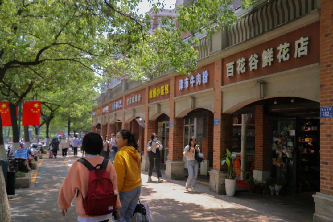 长沙的地铁4号线开通后,去大学城逛吃逛吃又方便了