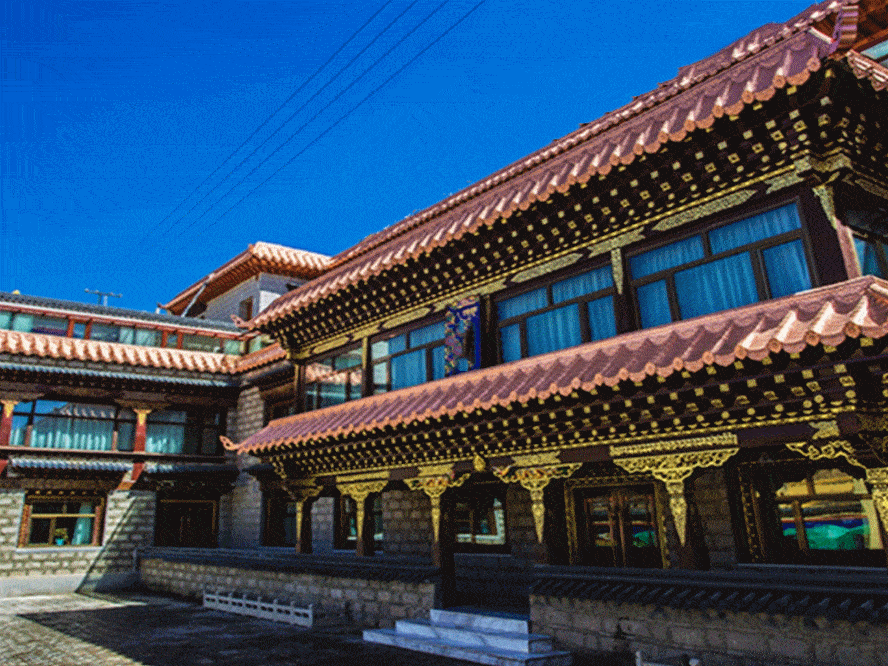 以上图片为实景 商务条款 出售总价:1800万元  均价:12000元/㎡