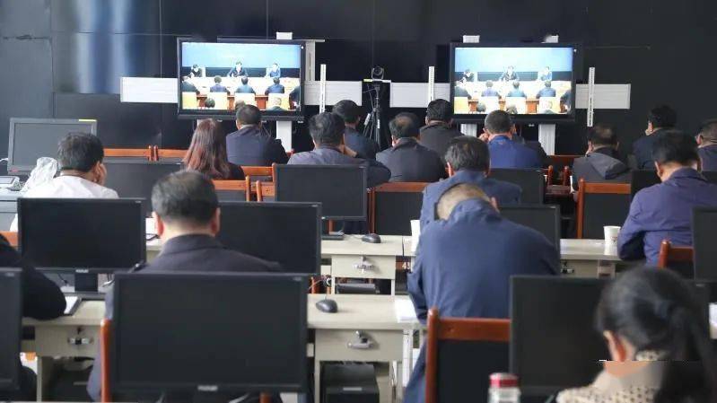 县政府副县长马菊花代表民和县招委会就我县在入场安检及考场管理等