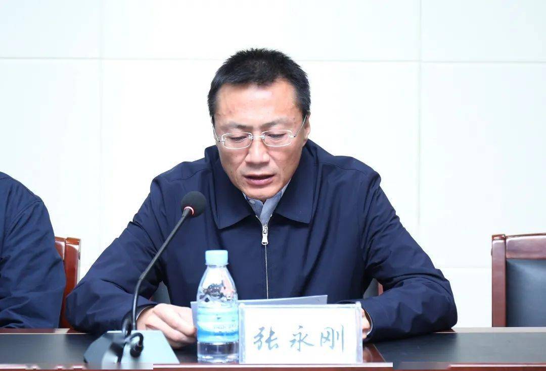 张永刚书记首先宣读了市卫健委《关于命名徐世杰名医工作室的决定》.