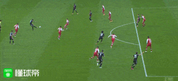 莱万追平盖德-穆勒40球纪录!