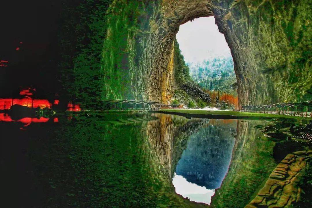 鄂西南利川市的腾龙洞以其"震撼"之姿夺得"中国最美六大旅游洞穴"一席