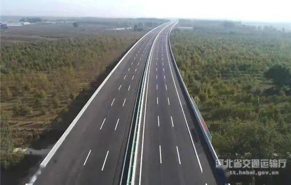 津石高速公路是《国家公路网规划》中的京沪高速公路联络线,是连接