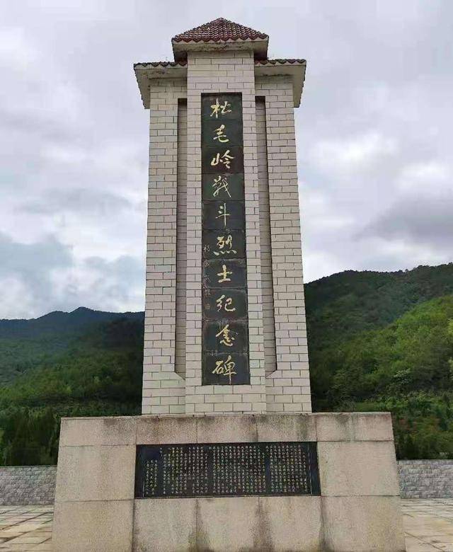 生死存亡之际,红军屯重兵于中复村,严阵以待.