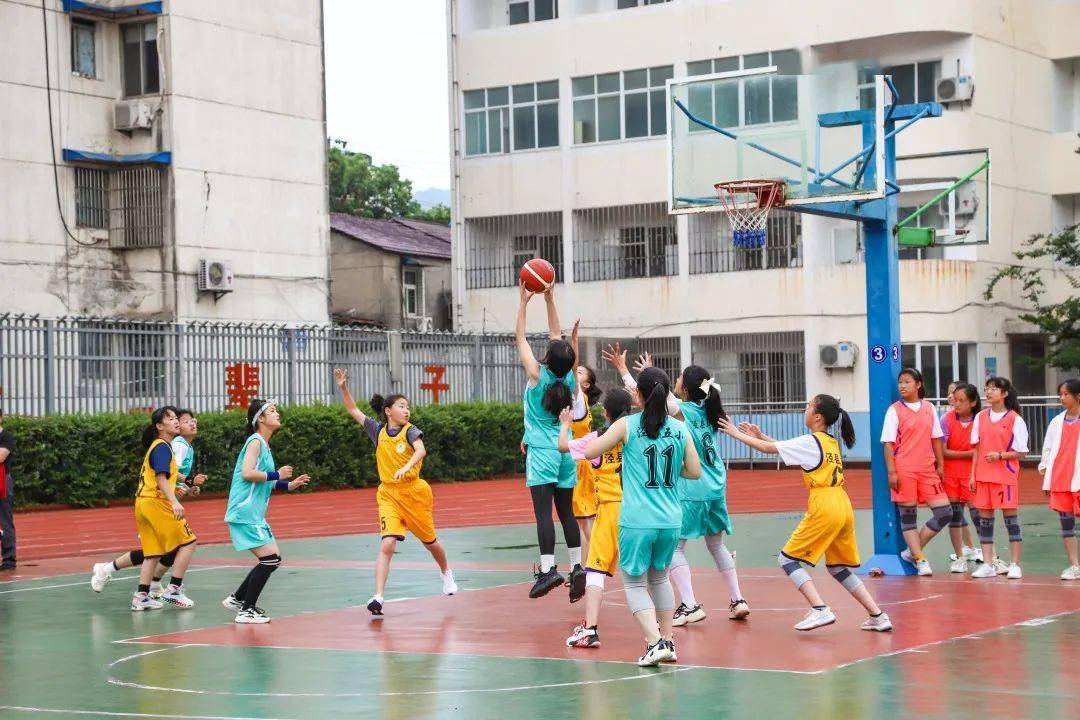 泾县第十五届小学生篮球赛正式开幕_比赛