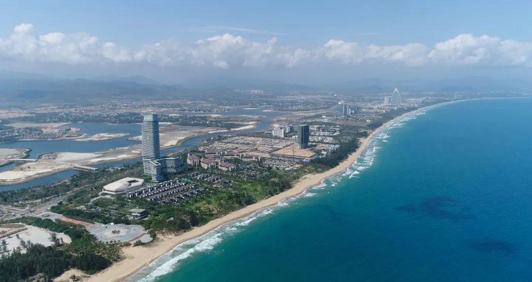 来源:  城市线上生活 海上"浪" 清凉一"夏" 北纬18°的阳光海岸是三亚
