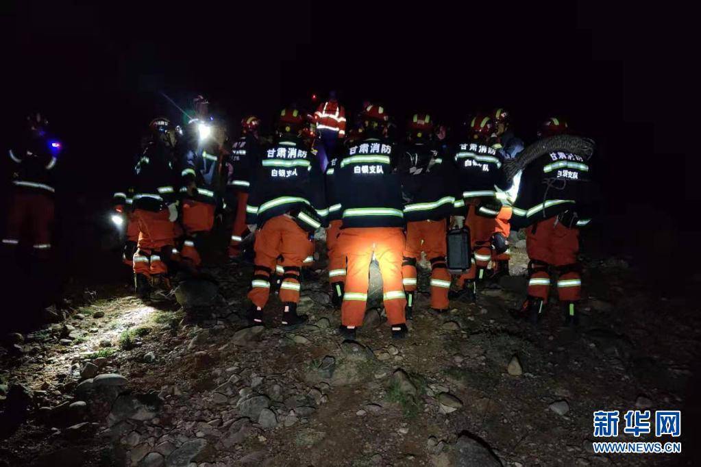 22日上午在甘肃省白银市景泰县黄河石林景区举行的黄河石林山地马拉松