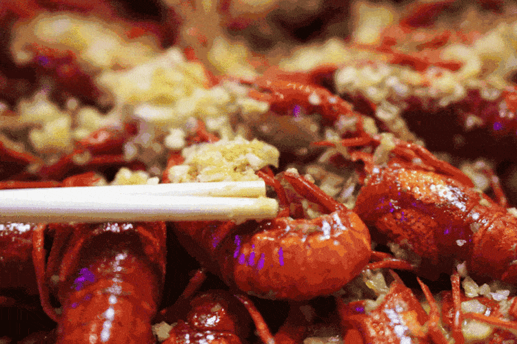 在帐篷里嗦龙虾是什么体验!仅需99元享购2-3人美味小龙虾套餐!