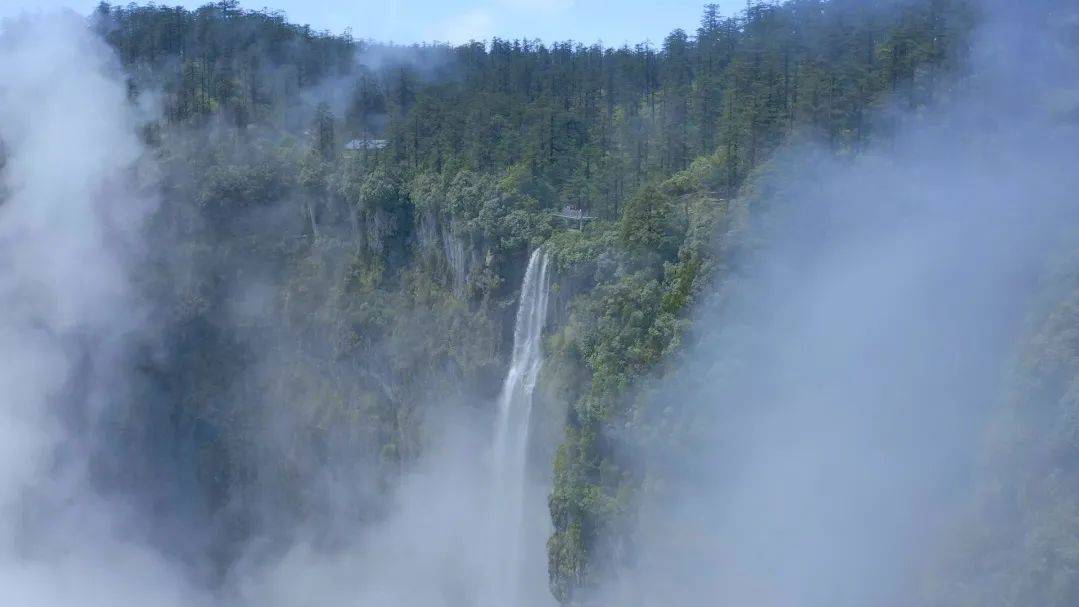 赏美景瓦屋山瀑布千千万你到底喜欢哪一条