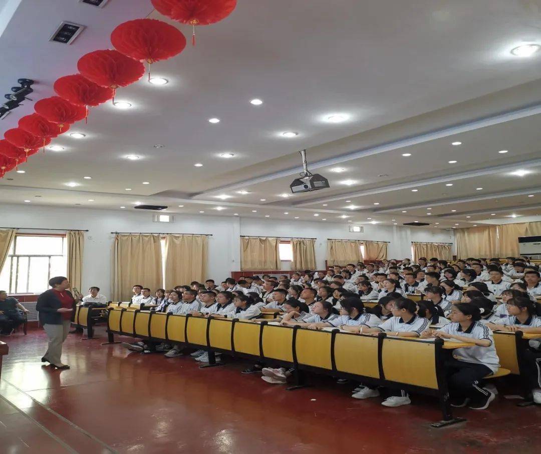 我校赴临汾开展"山大名师进中学"科普讲座和招生宣传活动