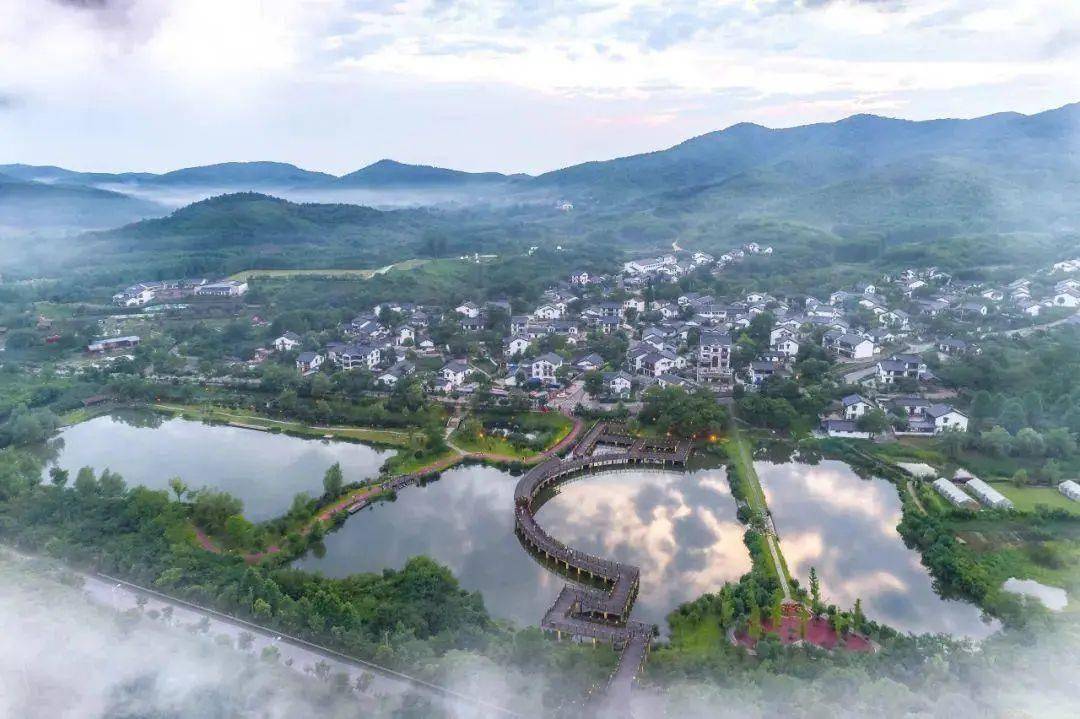 作为江宁重点打造的石塘村 位于横溪街道苏皖交界地区 是远近闻名的