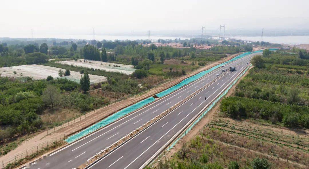 作为我市新增的又一条进出京通道,省道s228东花园至狼山段改建工程