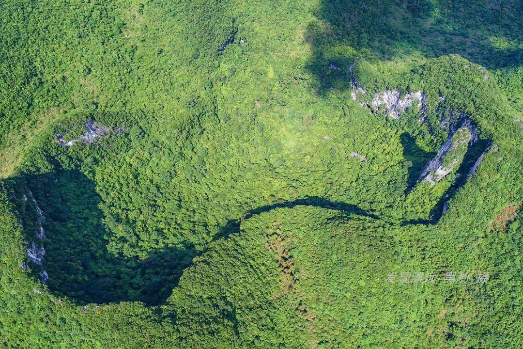 航拍广东最壮观天坑探秘神秘莫测地下原始森林