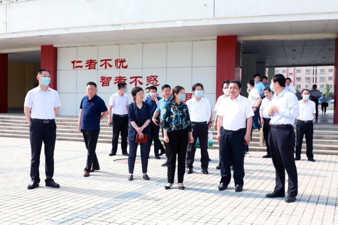 座谈会上,考察团成员认真听取了任瑞成局长对昌乐县教育综合改革情况