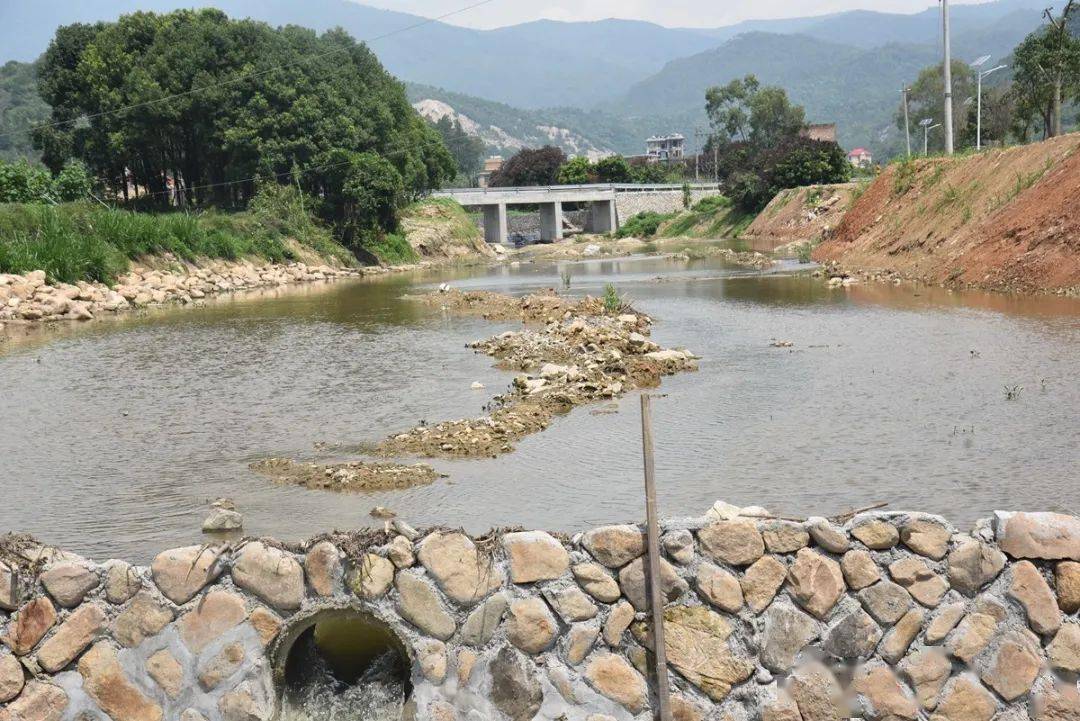 官桥九溪村:河道清淤显成效 水清岸绿换新貌