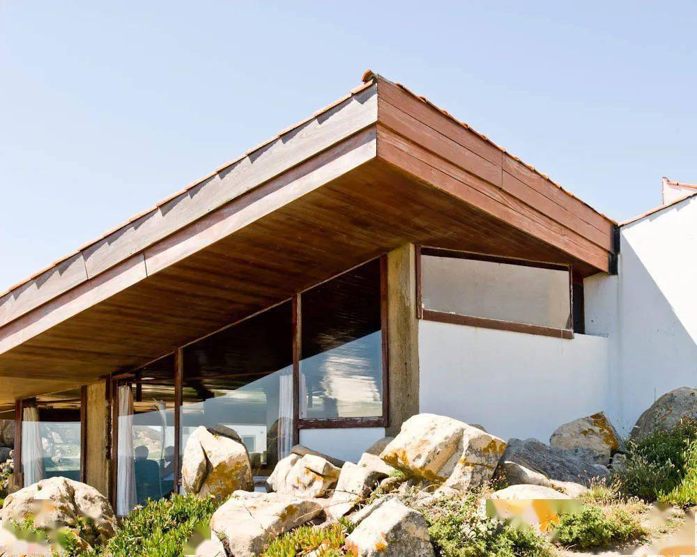 建筑大师西萨的海边茶室