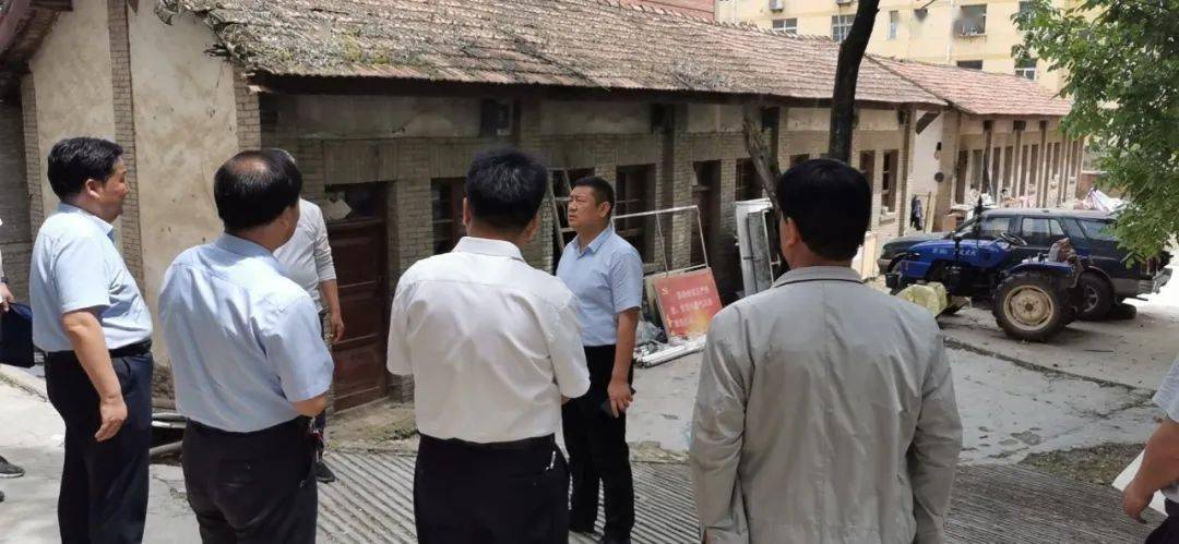 张晓军副县长带队督查城区重点部位环境卫生整治工作