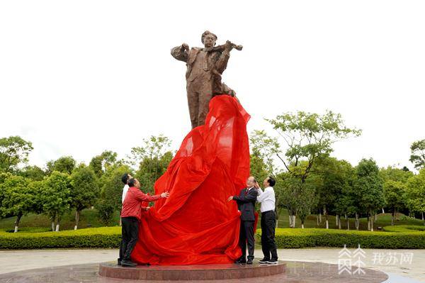 吴为山塑《聂耳》像在昆明学院揭幕