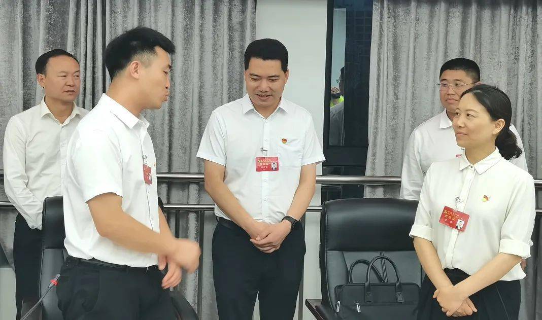 聚焦党代会 ii 苏世攀等县委领导到各代表团看望参加县第十四次党代会