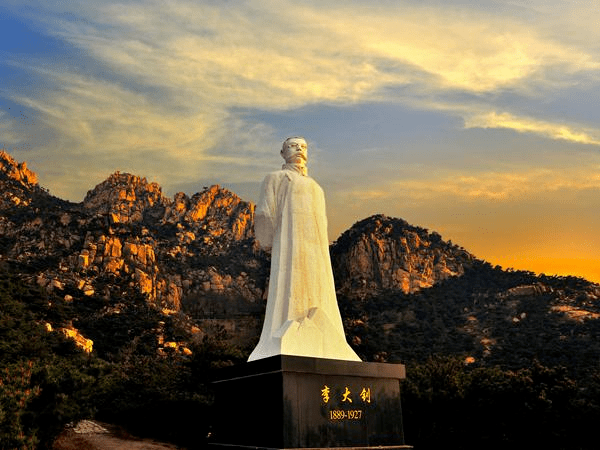 地方值得我们去瞻仰了解,这个地方就是位于秦皇岛市昌黎县内的五峰山