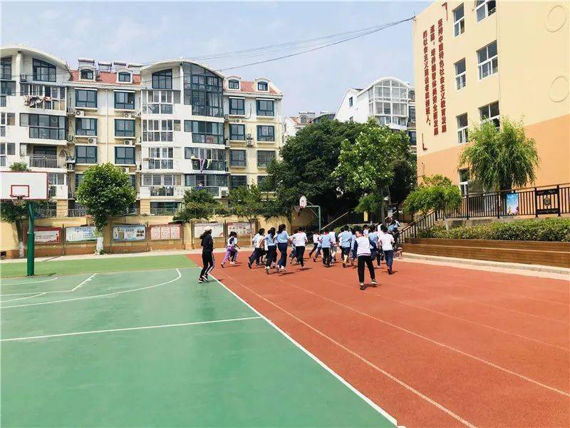 安全教育青岛永宁路小学防暴防恐演练共建平安校园