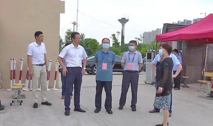 点击标题下「望江之声」可快速关注 方勇一行先后前往县教育考试指挥