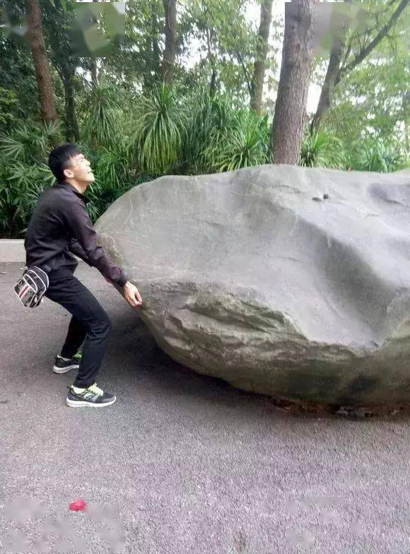 恶搞求大神p图:大神,能把她的内衣去了吗?