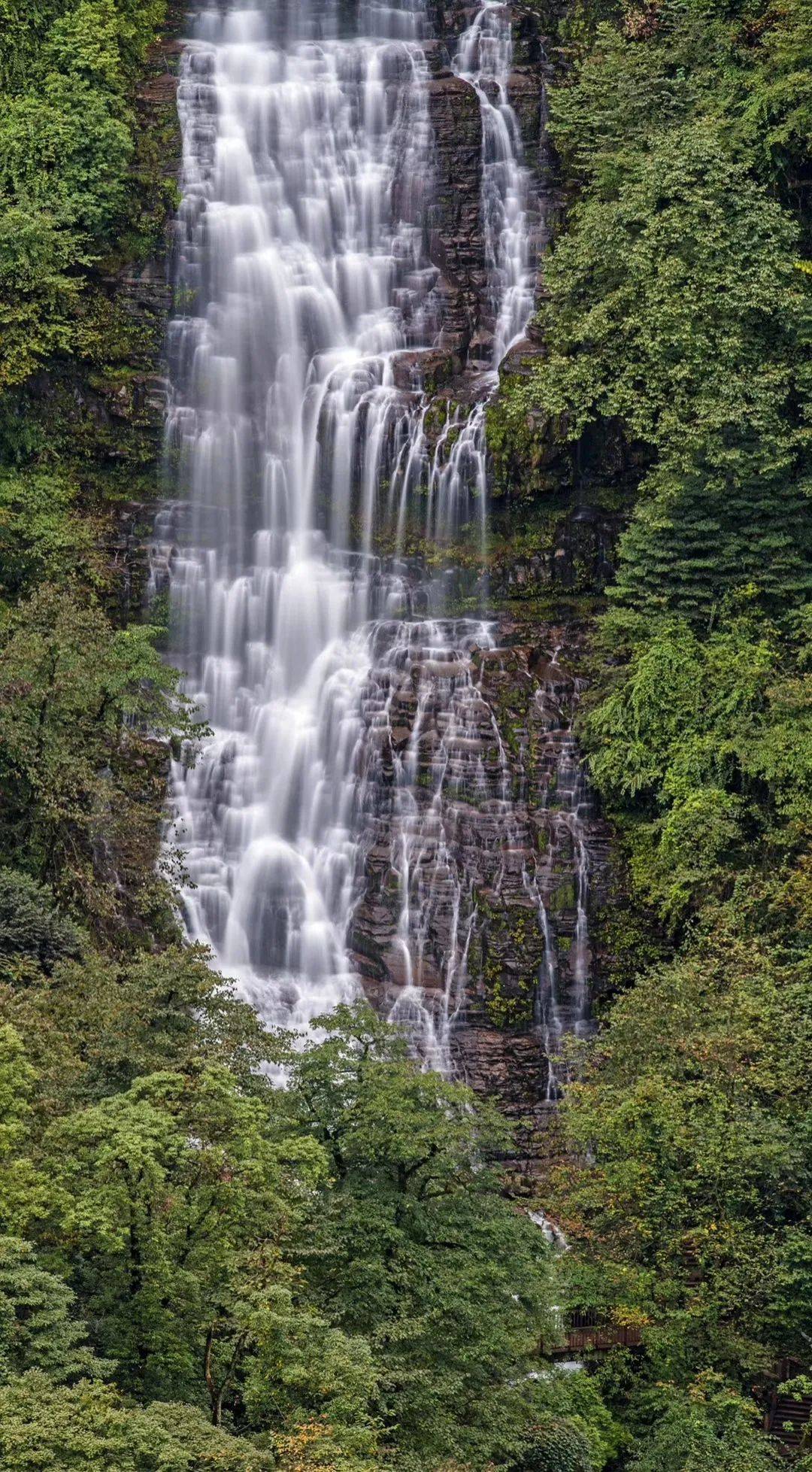 暑期必打卡的瓦屋山低山区景点_瀑布