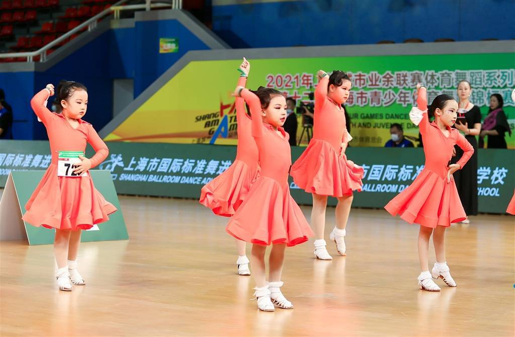 800多名小舞者同台竞技 沪青少年体育舞蹈锦标赛火热举行
