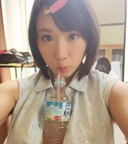 搞笑gif:带女朋友来看海豚,她竟说看到她上辈子的男人