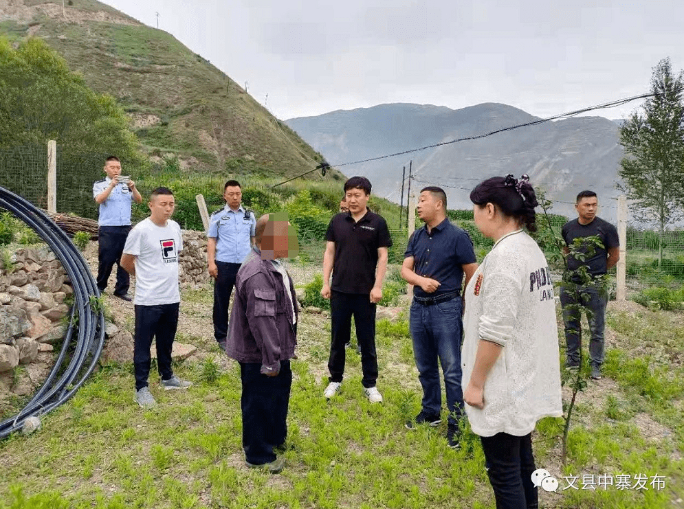 陇南一地依法强制拆除1处占用耕地违法建筑