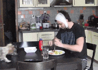 帅不过三秒,好险.