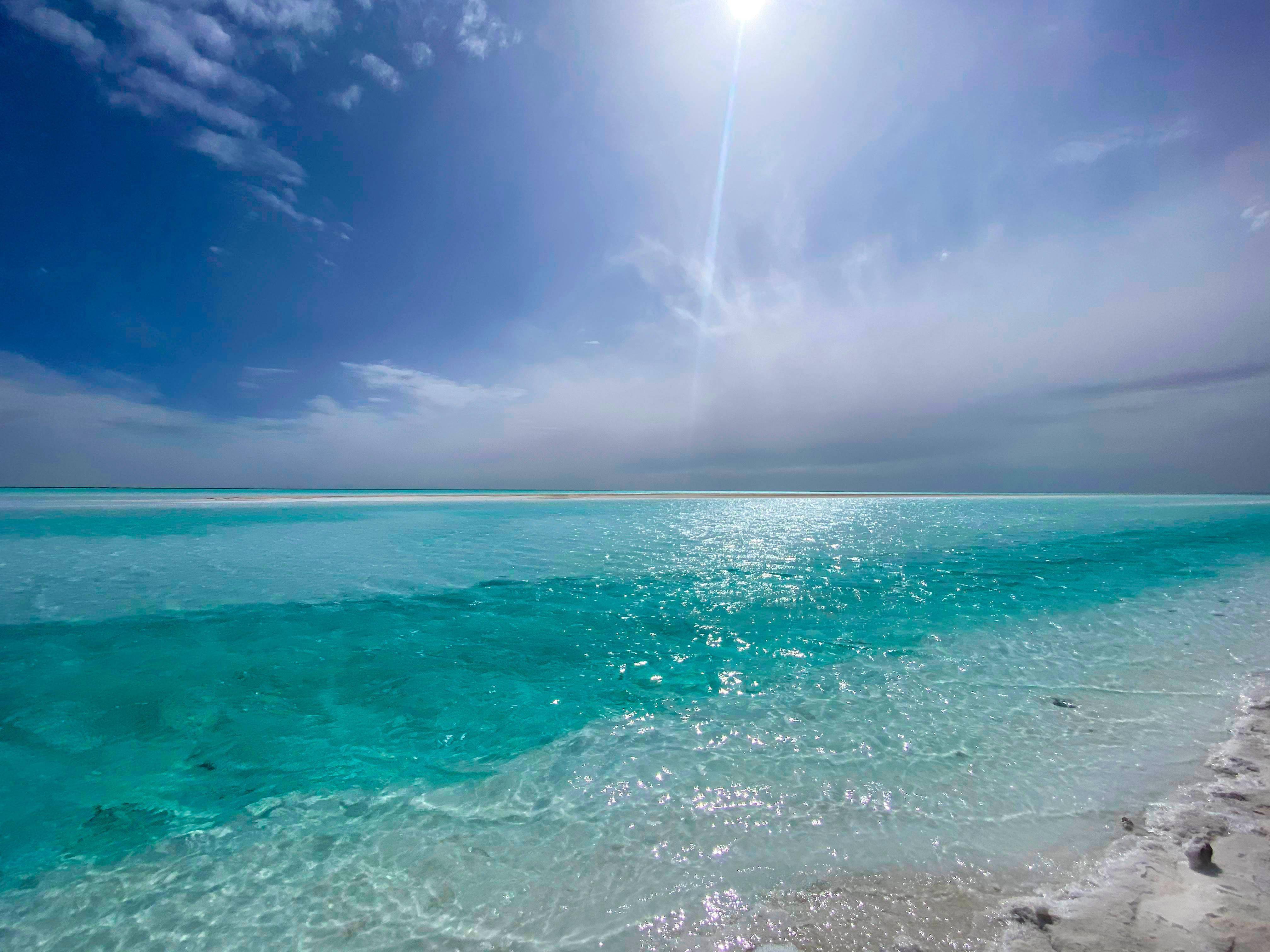 东台吉乃尔湖,纯净湖水,洁白盐沙,被誉为"中国的马尔代夫"