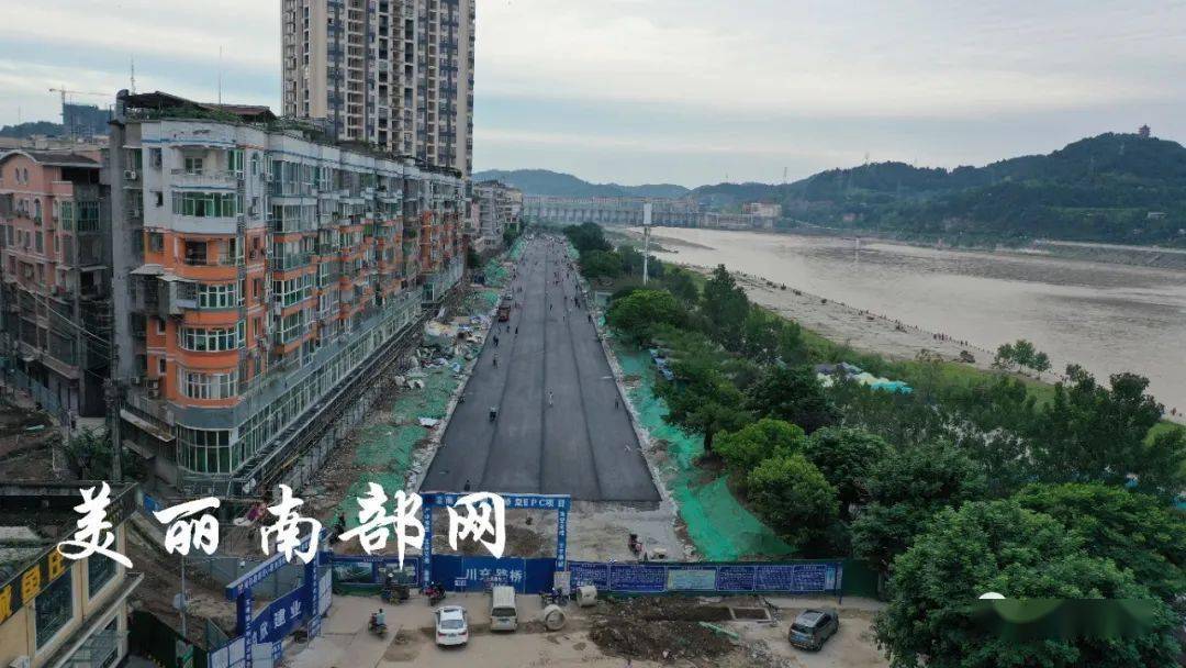南部滨江路开始铺油了!_城北街