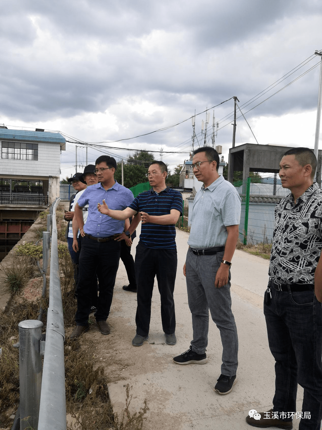 玉溪市生态环境局何国斌局长实地调研东风水库饮用水水源保护工作