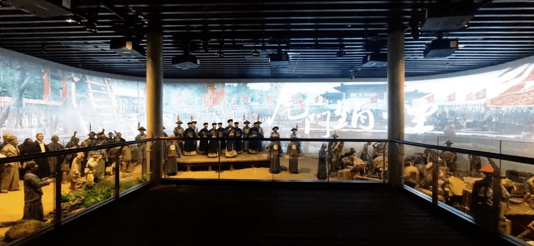 福州市林则徐纪念馆复原虎门销烟的场景 那天虎门人山人海,三声炮响