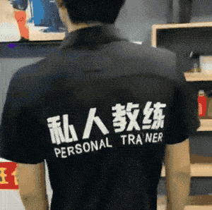 全场男性没有一个能静得下心撸铁的