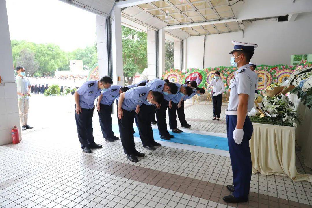 汤彪烈士以身为梯托举起生的希望