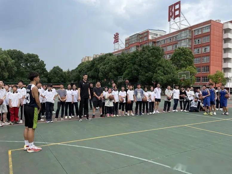 原中国男篮队员刘玉栋李可来常德淮阳中学考察指导工作