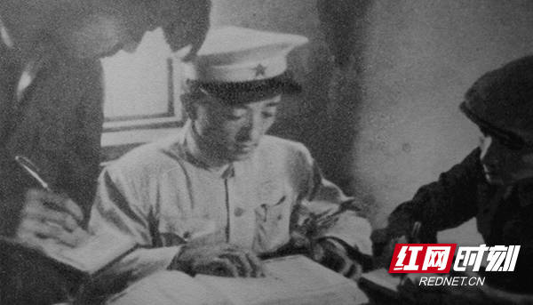 从1949年至今,警服的发展经历了四九式,五0式,五五式,五八式,六六式