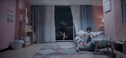 16岁女儿深夜跳楼,真相曝光后妈妈彻底崩溃:这个