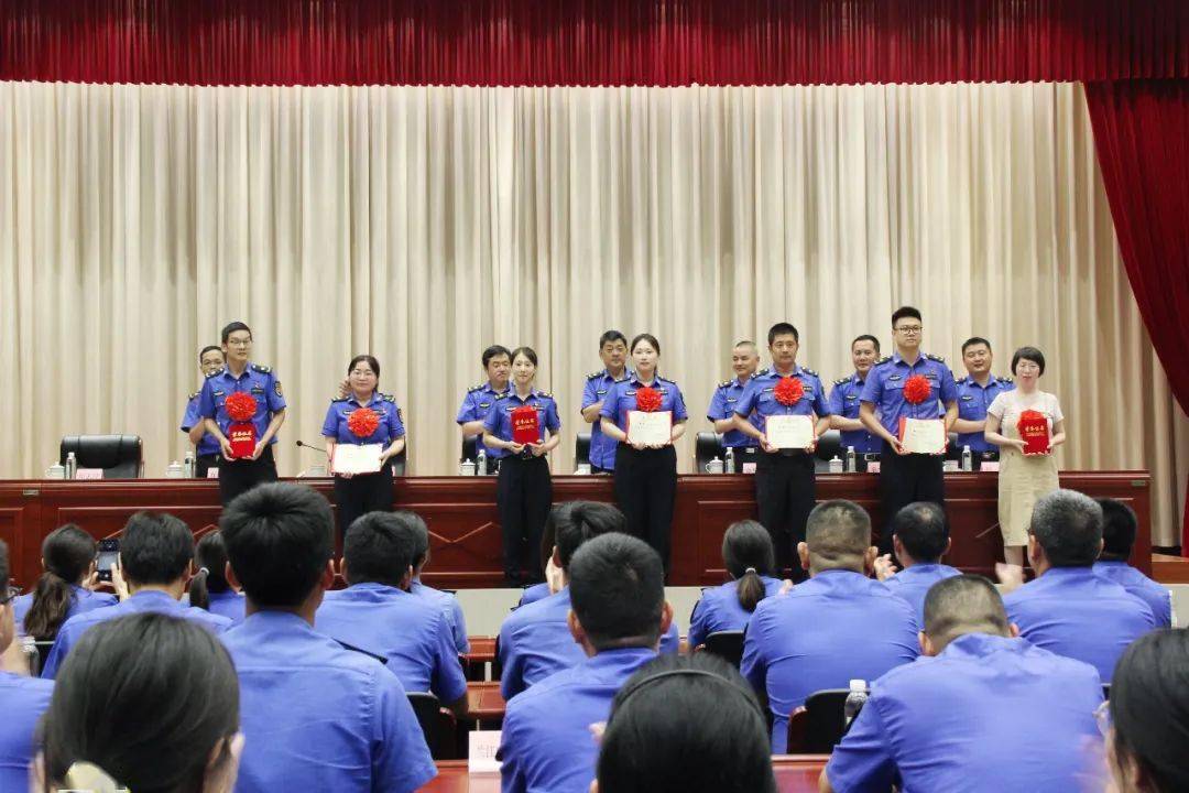 学习百年党史,汲取奋进力量;重温入党誓词,坚定如磐初心;开展主题党日