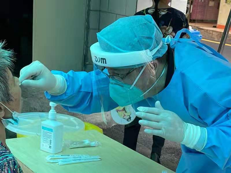 日核酸采样最高达4万人深圳社康医生竖起基层抗疫首道屏障