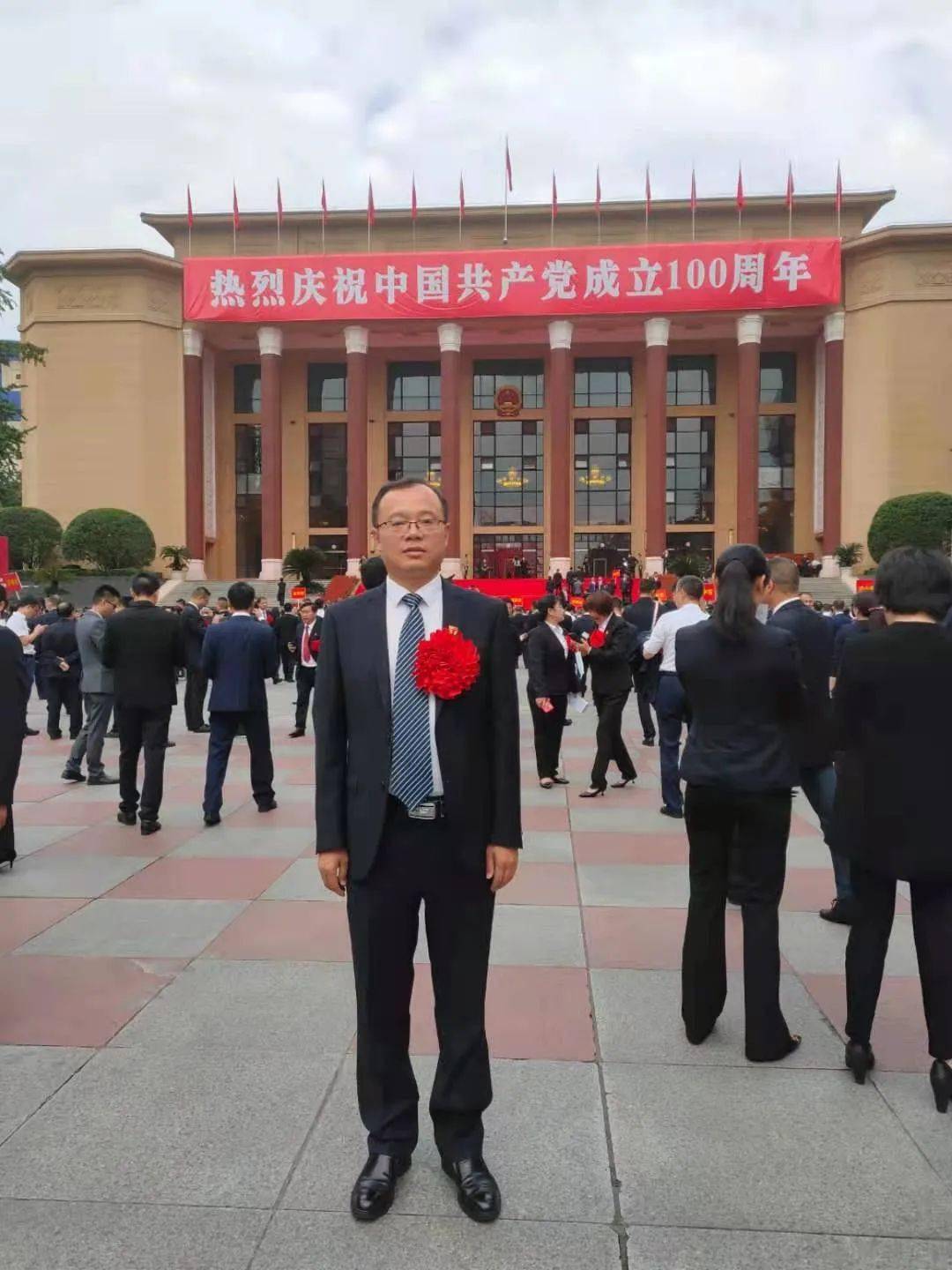 大邑县委组织部副部长,两新工委书记,县直机关工委副书记(兼)