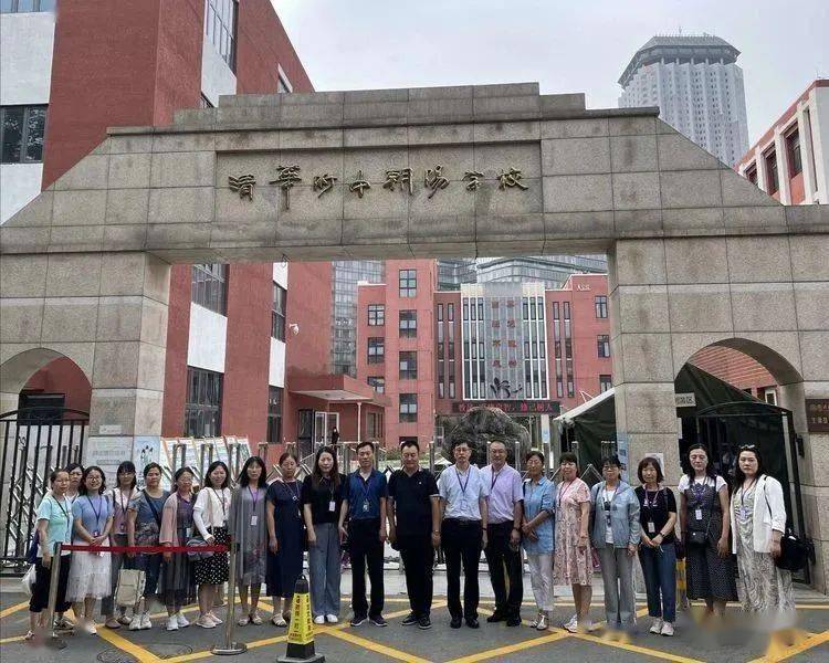 离石一中:25名骨干教师赴北京清华附中朝阳学校研修