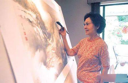 从"当红歌星"到"岭南派画家",人美画也美!_顾媚