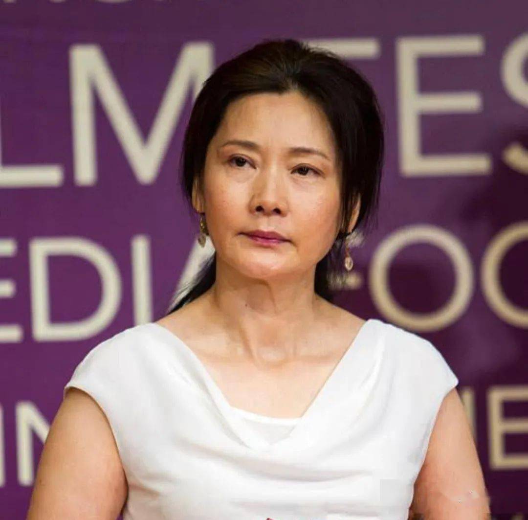 10位"优雅老去"的女星,与整容脸绝缘,年龄越大越有气质