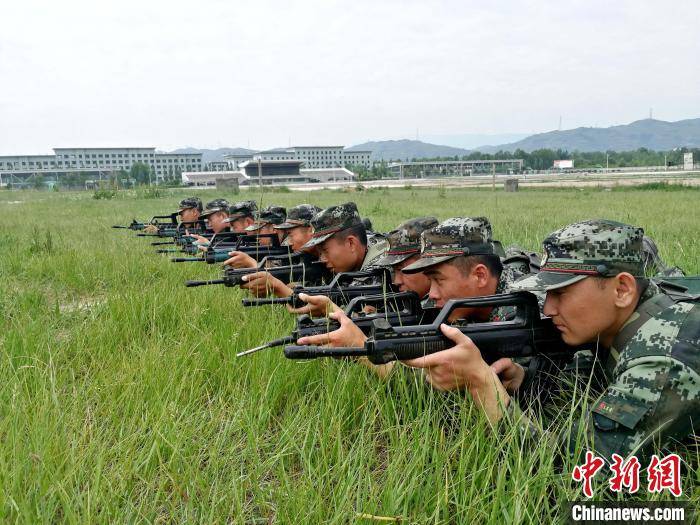 武警青海总队新兵:手臂留下"军功章"