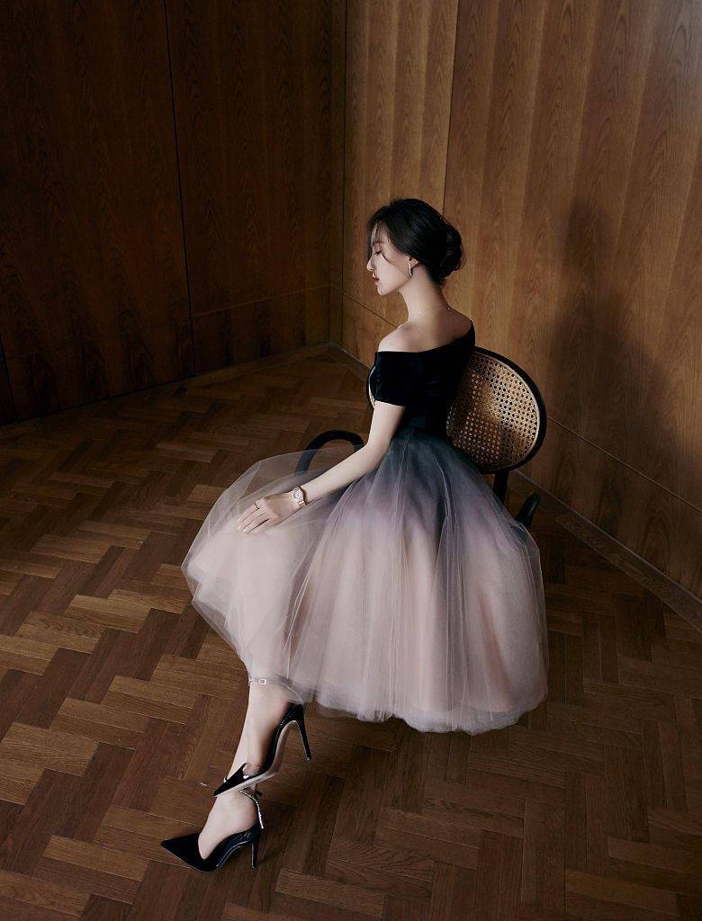 刘诗诗穿蓬蓬裙化身芭蕾舞者.