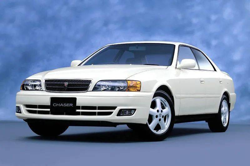 1996年9月,第六代的chaser亮相,其实就是丰田markii的姐妹车型,也就是